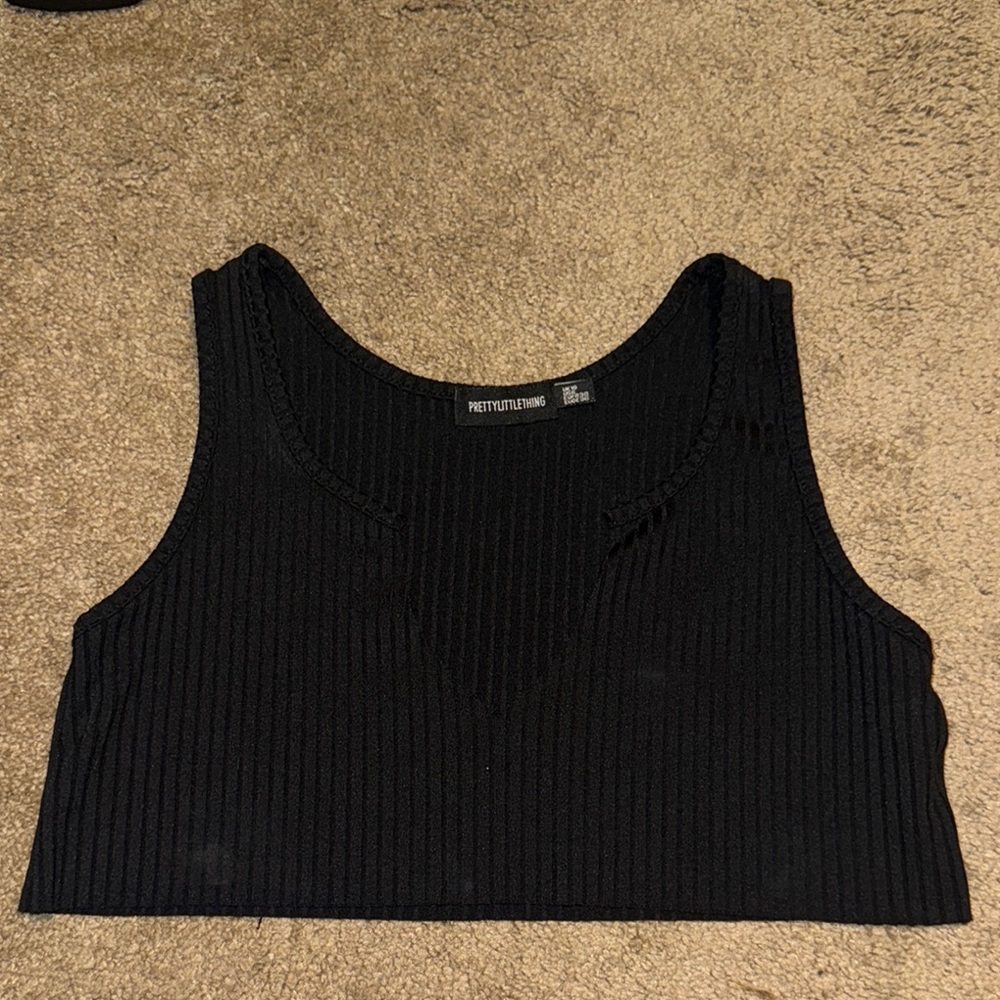 PrettyLittleThing Black Ribbed V Neck Crop Top